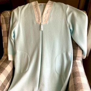 Miss Elaine large soft quilted robe.